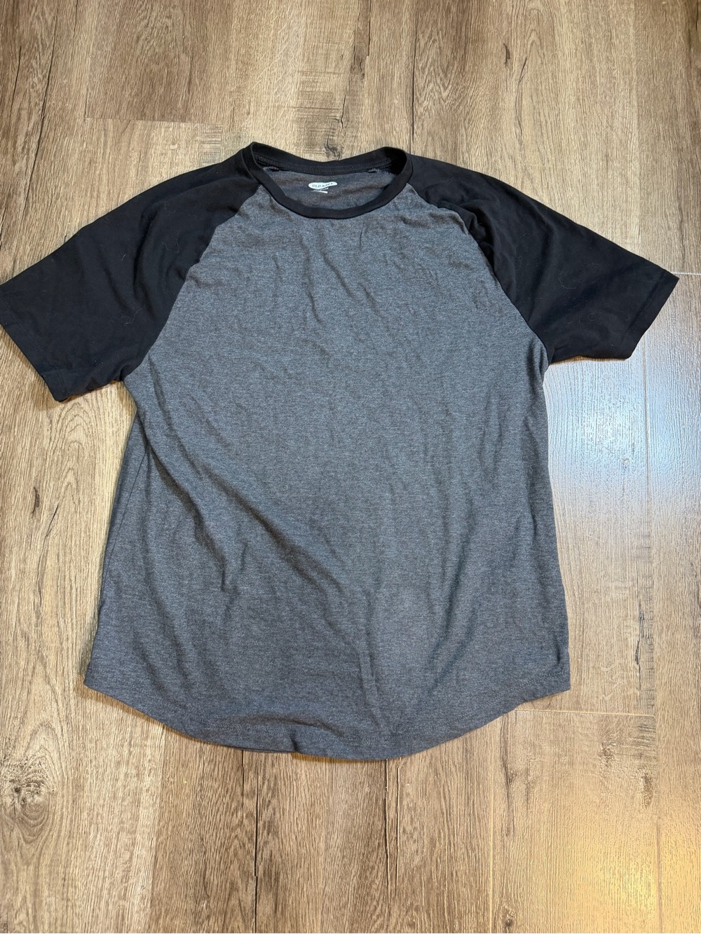 Old Navy Short Sleeve Raglan Tee in Gray and Black